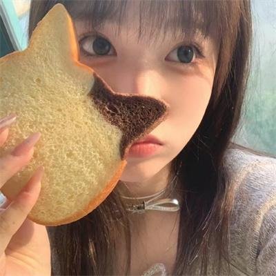 女生向前走